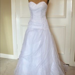 David’s Bridal wedding dress size 2, white